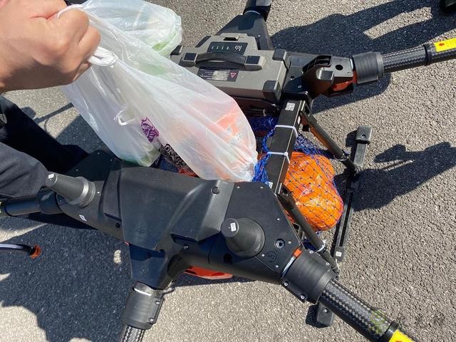 農業無人機變身&ldquo;運輸機&rdquo;，上海奉賢用無人機服務隔離人員