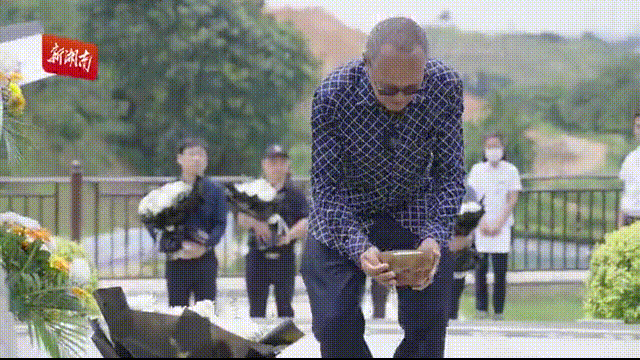 “把雜交水稻印在貨幣上！”袁爺爺墓前收到份特別的“禮物”