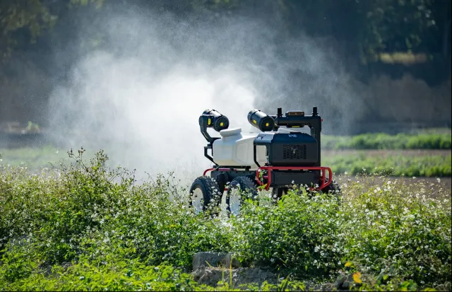 農業無人車就像農田里的“變形金剛”，一車滿足多種農事場景